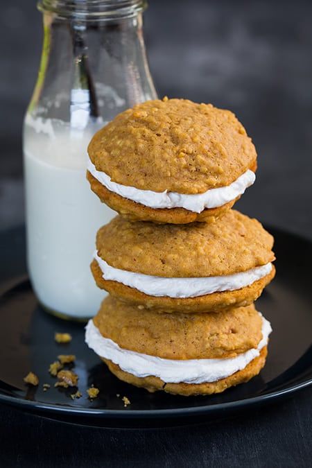 Seriously you guys, I can't stop with the pumpkin. All you pumpkin haters out there are probably hating my blog lately. Being Fall (and all) it is basicall Pumpkin Oatmeal Cream Pies, Oatmeal Whoopie Pies, Marshmallow Cream Frosting, Apple Crumb Pie Recipe, Autumn Spices, Pumpkin Cakes, Oatmeal Creme Pie, Pumpkin Eater, Oatmeal Cream Pies