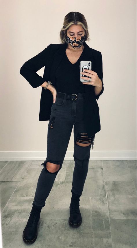 Black Destroyed Jeans Outfit, Black Acid Wash Jeans Outfit, Distressed Black Jeans Outfit, Destroyed Jeans Outfit, Black Distressed Jeans Outfit, Acid Wash Jeans Outfit, Buisness Casual Women, Wash Jeans Outfit, Buisness Casual