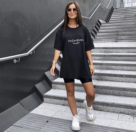 Balenciaga Triple S Outfit, Triple S Outfit, Summer Time Outfits, Balenciaga Sneakers Outfit, Balenciaga Sneaker, Feminine Casual, Body Con Dress Outfit, Summertime Outfits, Corset Outfit