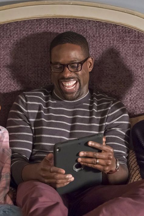 Randall's Obsession With Pac-Man Has a Crazy Connection to Kevin's Fate on This Is Us Randall This Is Us, Sterling K Brown, Justin Hartley, Hello Handsome, Thomas Brodie, Pac Man, Musical Movies, Real Life Stories, Helping People