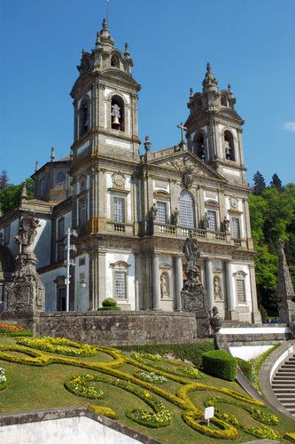 Bom Jesús do Monte church in Braga, Portugal Houses Of The Holy, Braga Portugal, Sacred Architecture, Religious Architecture, Cathedral Church, Classic Architecture, Environmental Design, Spain And Portugal, Place Of Worship