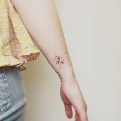 One Line Olive Branch Tattoo, Tattoos Olive Branch, Fine Line Olive Branch, Tattoo Olive Branch, Peace Dove Tattoos, Olive Tattoo, Tattoo On The Wrist, Olive Branch Tattoo, Dove Tattoos