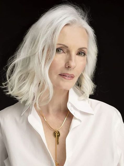 23 Glamorous Hairstyles & Haircuts for Women over 60 Silver Bobs, Lisa Crosby, Debby Harry, Glamorous Hairstyles, Grey Hair Inspiration, Over 60 Hairstyles, Hairstyles For Women Over 60, Glamorous Hair, Long Gray Hair