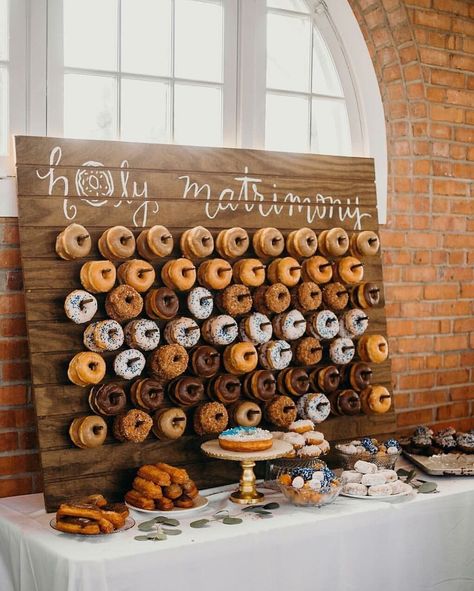 rustic chic wedding donut food display board Wedding Doughnut Bar, Wedding Doughnut Display, Fairy Lights Chandelier, Wedding Donut Dessert Table, Place For Wedding, Donut Walls, Barn Wedding Ideas, Donut Display, Senior Programs