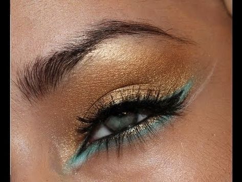 Arabic Gold and Turquoise Eye Makeup Wedding Makeup African American, Wedding Makeup African, Turquoise Eye Makeup, Turquoise Eyeliner, Blue Eyeliner Looks, Turquoise Makeup, Turquoise Eyeshadow, Make Up Gold, African American Beauty