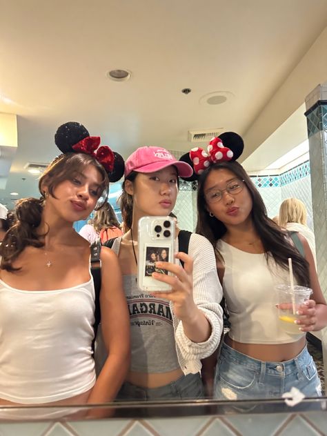 Mickey ears aesthetic friends disneyland inspo cute instagram los angeles Mickey Ears Aesthetic, Ears Aesthetic, Disneyland Los Angeles, Instagram Los Angeles, Go Usa, Aesthetic Friends, Cute Instagram, Mickey Ears, Dance Music