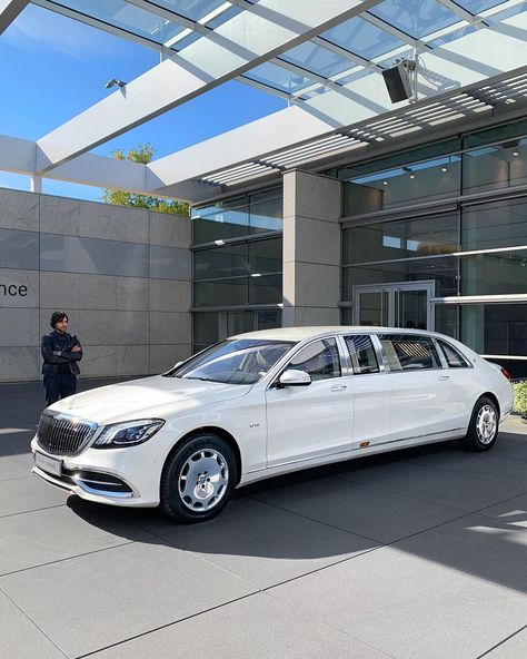 The newly facelifted 2019 S650 Maybach Pullman @rokenr on Instagram "One of the most luxurious vehicles on the planet, and a V12." 🤤✨🌟… S650 Maybach, Maybach Limousine, Maybach Pullman, Jfk Airport New York, Maybach Car, Diet Healthy Food, Dream Cars Range Rovers, Benz Maybach, Benz S550