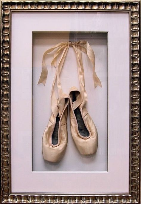 Framed Dress, Dancing Room, Ballet Crafts, Ballerina Room, Shoes Display, Ballerina Nursery, Dancing Ballerina, Ballet Pointe, Framing Ideas