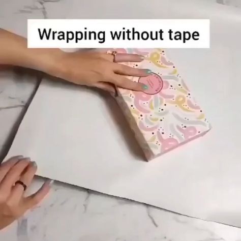 Fold Sweaters, Rapping Gifts, How To Fold Sweaters, Craft Icon, Japanese Gift Wrapping, Japanese Wrapping, Gift Wrapping Techniques, Creative Gift Wraps, Gift Wrapping Inspiration