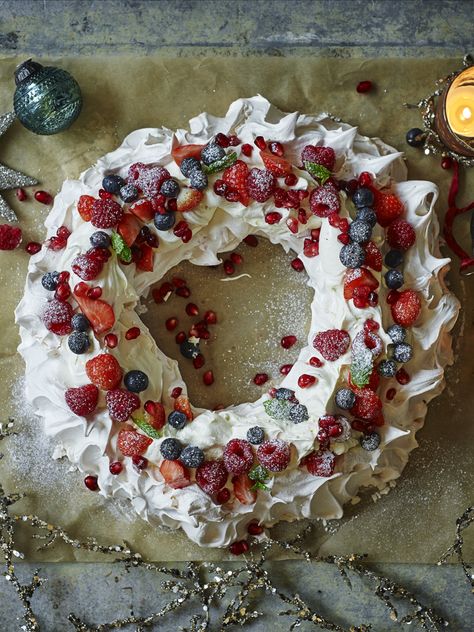 Have a Mary Berry Christmas with this easy pavlova that can be made well ahead of the festivities. #Maryberry #pavlova #berries #christmas Mary Berry Pavlova, Mary Berry Christmas, Christmas Pavlova, Impressive Dessert, Mary Berry Recipe, Pavlova Recipe, Bbc Food, Berries Recipes, Mary Berry