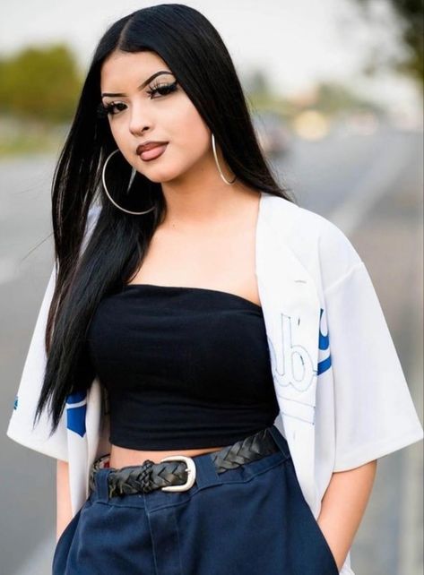 Outfit Cholo, Chicano Outfits, Chola Style Outfits, Chicana Makeup, Chola Outfit, Cats Makeup, Chicana Style Outfits, Chola Makeup, Fb County