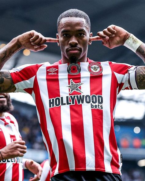 433 on Instagram: "👉🤫👈" Ivan Toney, Football Celebrations, Brentford Fc, Arsenal Wallpapers, Single Season, Soccer Photography, Back In Business, Manchester United Wallpaper, Soccer Event