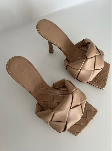 Bottega Heels, Heels Aesthetic, Heel Accessories, Swag Shoes, Pretty Shoes, Boot Sandals, Bottega Veneta, Girls Shoes, Kitten Heels