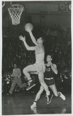 Ralph Beard, Kentucky all-american guard scores against Kenny Reeves U of L guard in the UK - U of L Olympic trial game at Madison Square Garden UK won 91 to 57, 1948 George Mikan, Hawks Basketball, Uconn Basketball, George Gervin, Yearbook Pictures, Bill Russell, School Middle School, Basketball History, Go Big Blue