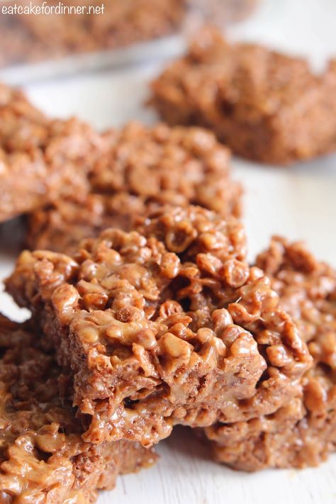 The BEST Peanut Butter Cocoa Krispie Treats - soft and chewy and only 4-ingredients. They taste like a peanut butter cup in rice krispie form. Cocoa Krispie Treats, Chocolate Cereal Treats, Chocolate Rice Crispy Treats, Chocolate Rice Crispy, Peanut Butter Bark, Chocolate Rice Krispie Treats, Cocoa Krispies, Krispie Treats Recipe, Cereal Treats