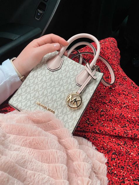 Mk Bag Aesthetic, Small Bag Ideas, Small Bag Aesthetic, Michael Kors Bag Aesthetic, Guess Bags Aesthetic, Michael Kors Handbags Crossbody, Cute Small Bags, Pebbled Leather Crossbody Bag, Fancy Purses