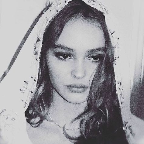 Lily Depp, Lily Rose Depp Style, Vanessa Paradis, Gisele Bündchen, Lily Rose Depp, Lily Rose, French Girl, Divine Feminine, Smokey Eye