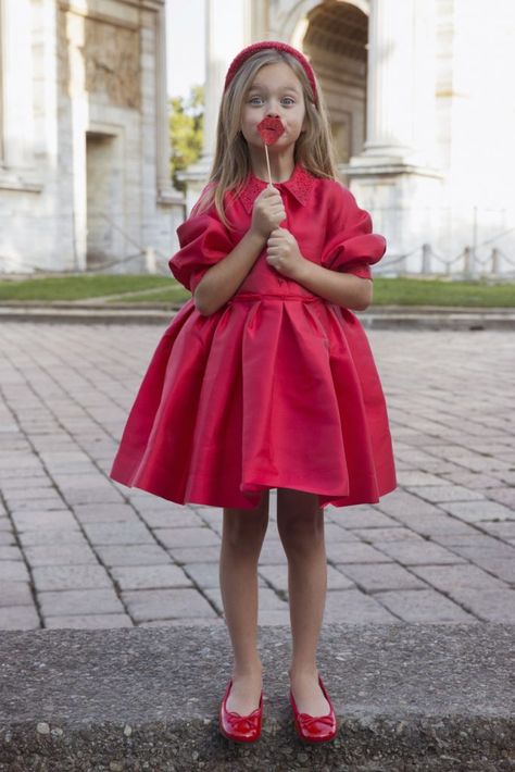 Red Dress For Kids, Christmas Dresses For Kids, Red Dresses For Kids, Winter Warm Outfits, Kids Christmas Dress, Kids Fashion Blog, Girls Winter Dresses, Outfits Cold, Kids Winter Fashion