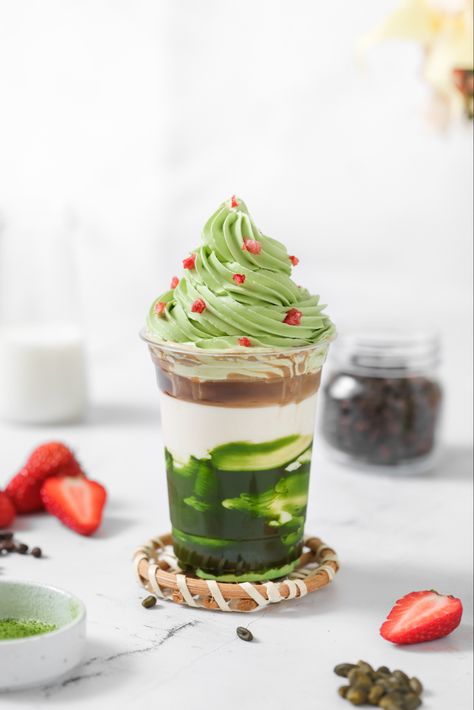 Christmas Boba Tea, Ice Cream Plating Ideas, Matcha Soda, Christmas Boba, Food Photography Cake, Boba Recipe, Matcha Cafe, Ice Cream Menu, Coffee Shop Menu