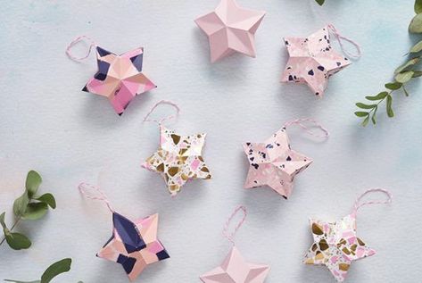 Your bonus gift instructions – Paper stars and advent houses Paper Tree Decorations, Diy Christmas Tree Decorations, Diy Christmas Baubles, Diy Christmas Paper, Diy Christmas Star, Felt Christmas Tree Decorations, Paper Christmas Ornaments, For Christmas, Mollie Makes