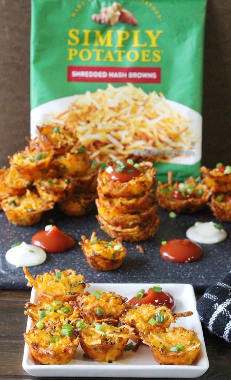 Hash Brown Appetizer Recipes, Hashbrown Bites Recipes, Hash Brown Bites Recipe, Hashbrown Appetizer, Mini Hashbrowns, Simple Finger Foods For Party, Hash Brown Recipes, Hashbrown Bites, Appetizer For Party