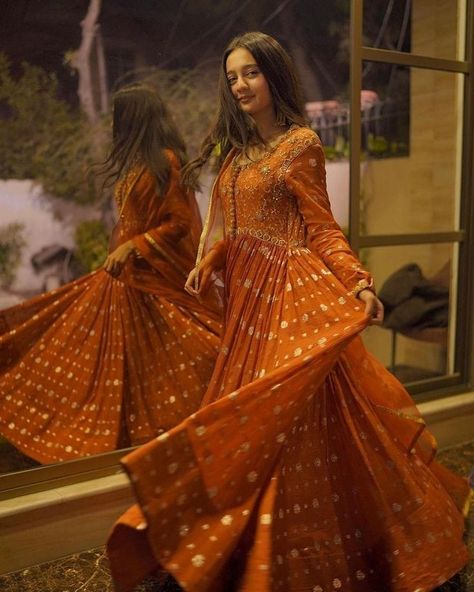 Rabia Faisal Wedding Dress, Rabia Faisal, Faisal Sisters, Dresses High Fashion, Crochet Cable Knit, Mehendi Dress, Shadi Dress, Anarkali Frock, Pakistani Party Wear Dresses