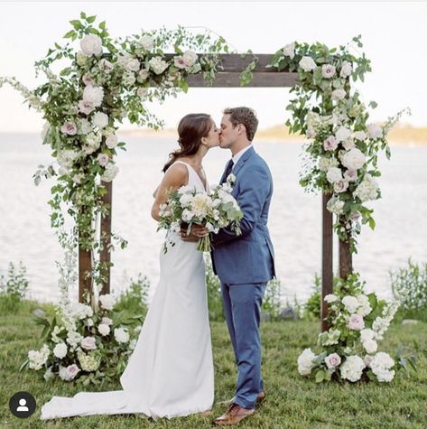 Wedding Arch Greenery White Flowers, Wedding Floral Arch Outdoor, Wedding Trellis Decoration, Outdoor Chuppah, Floral Arbor Wedding, Chuppah Florals, White Arch Flowers, Elegant Chuppah, Simple Chuppah