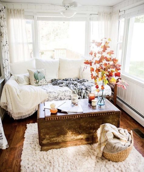 Small Sunroom Ideas, Sunroom Bedroom, Fall Decor Ideas For Living Room, Fall Decor Living Room Cozy, Farmhouse Sunroom, Sunroom Makeover, Cozy Sunroom, Small Sunroom, Sleeping Porch