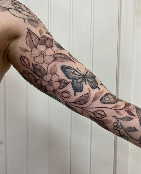 Sleeve Tattoos For Women Patchwork, Mid Arm Tattoos For Women, Flower Arm Sleeve, Trippy Tattoo Ideas, Tattoo Bible, Trippy Tattoo, Indian Feather Tattoos, Violet Tattoo, Fineline Tattoos