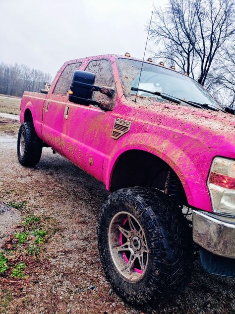 mudding pink truck ford country girl mud Pink Chevy Trucks, Pink Chevy, Camo Truck, 1st Car, Truck Ford, Pink Truck, White Truck, Ford F350, 4x4 Trucks