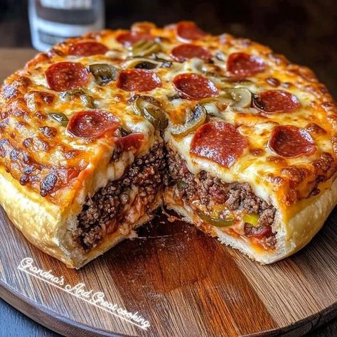 Pizza Burger Pie, Sliced Pickles, Pizza Pie Recipe, Pizza Burger, Cheesy Pizza, Pizza Burgers, Food Video, Pizza Recipes Homemade, Deep Dish Pizza