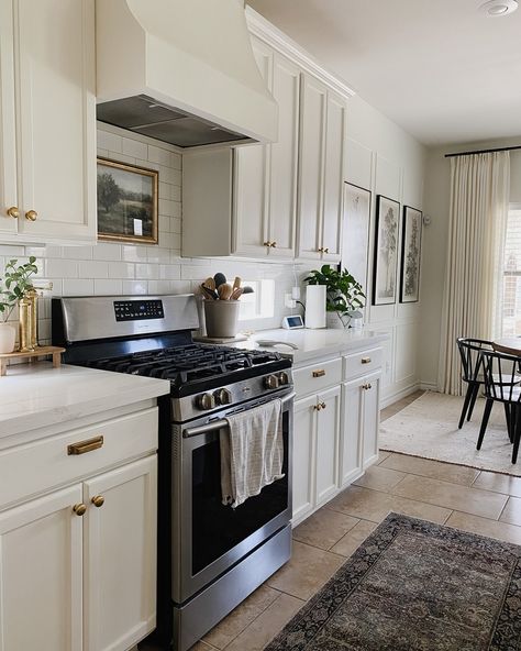 Okay guys. Here’s a before and after of this kitchen. Paint is everything and I love how it instantly brightened up the space!! But can we talk appliances for a bit? We had gone with Samsung for our kitchen appliances and I despise them. 😆 I feel like they have given us issues and the zombie knobs in my stove are something else now. What brand would you recommend for appliances? I’d love to eventually switch these out! . . . #budgetfriendlydecor #affordablehomedecor #stylewithme #dailyree... Spec Home Kitchen, White Kitchen Remodel, Spec Home, White Kitchen Remodeling, Can We Talk, Kitchen Remodel Before And After, Budget Friendly Decor, Kitchen Paint, Affordable Home Decor