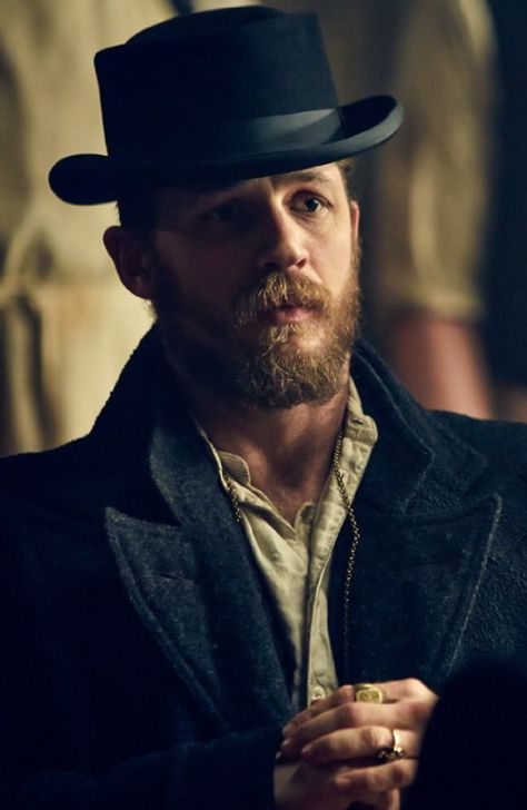 Tom Hardy in Peaky Blinders Pesky Blinders, Tom Hardy Actor, Robot Videos, Hat Business, Blinders Quotes, Alfie Solomons, Action Board, Charlotte Riley, Peaky Blinders Characters