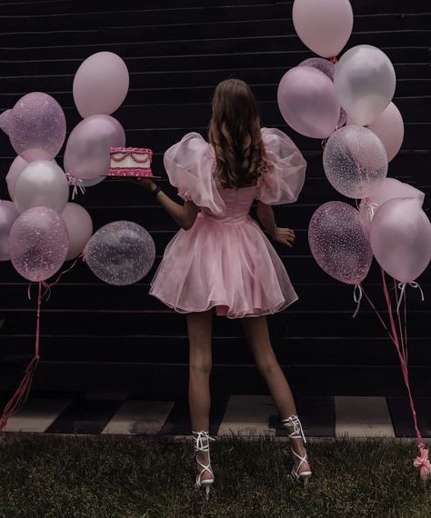 Birthday Tulle Dresses For Women, Pastel Birthday Photo Shoot, Pink Themed Birthday Party Outfits, Birthday Photoshoot Dress Ideas Outfit, Birthday Concept Photoshoot, Creative Birthday Photoshoot Ideas, Pink Photo Shoot, 18th Birthday Photoshoot, Spring Birthday Outfit