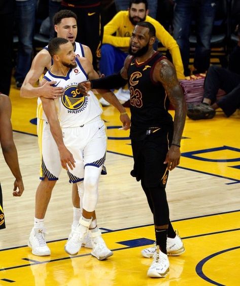 Curry And Lebron, Steph Curry 3, Basketball Backstop, Stephen Curry Wallpaper, Lebron James Wallpapers, Curry Wallpaper, Basketball Images, Splash Brothers, Curry 3