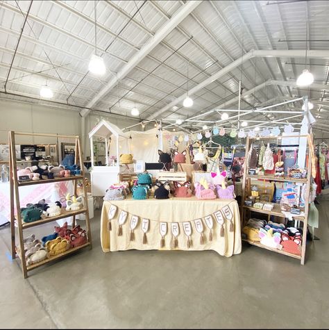 Booth display ideas for an indoor market 10x10 space Indoor Market Display, Crochet Craft Booth, 10 X 10 Booth Display Ideas, Indoor Craft Booth Displays, Crochet Booth Display Ideas, Crochet Market Display, Crochet Booth, Booth Display Ideas, Booth Layout