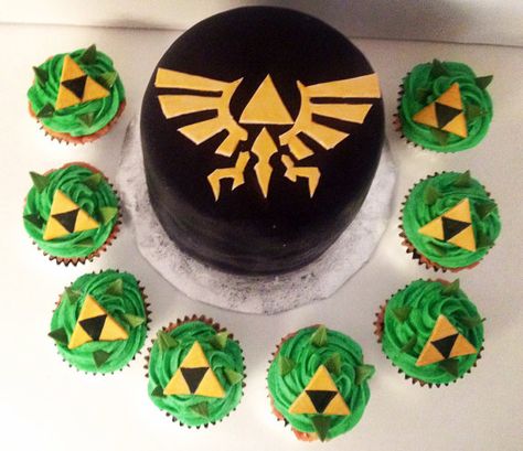 Zelda Triforce Cupcake Toppers by CakeFreak on Etsy Zelda Cake, Alice In Wonderland Nails, Wonderland Nails, Flower Shaped Cookies, Zelda Party, Zelda Triforce, Zelda Birthday, Cupcake Wars, Fondant Cake Toppers