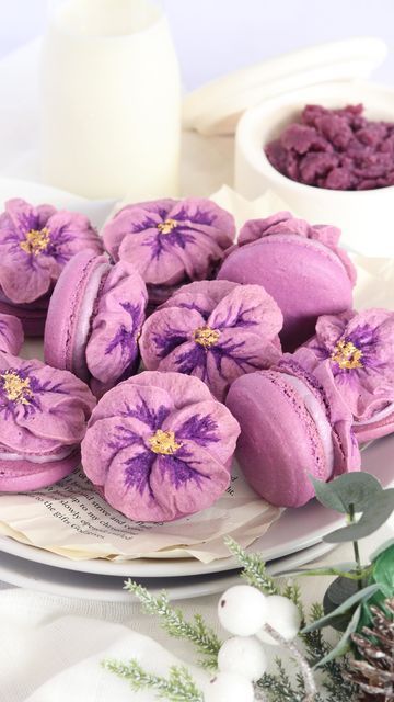 Textured Macarons, Unique Macarons, Ube Macarons, Fun Macarons, Flower Macarons, Purple Macarons, Macarons Flowers, Macaron Flower, Mini Macarons