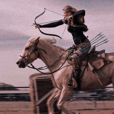 Archery Aesthetic, Horse Archery, Amazon Warriors, Archery Women, Mounted Archery, Fesyen Islam, Medieval Aesthetic, Archery Bows, Queen Aesthetic