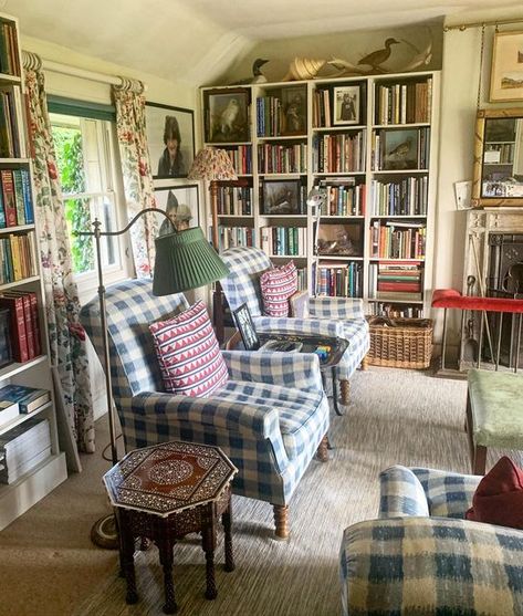 Lazy Afternoon, Casa Country, Cottage Living Rooms, Barley Twist, Cottage Interiors, Home Libraries, Cottage Living, Cottage Decor, Barley