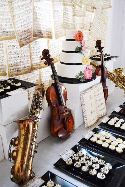 Music themed wedding party decorations! See more party planning ideas at CatchMyParty.com! Music Centerpieces, Jazz Party, Themed Wedding Decorations, Music Themed Parties, Music Themed Wedding, Diy Music, Musical Theme, Yosemite Wedding, Party Deco