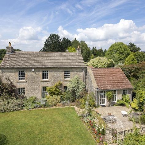 Somerset Cottage, Georgian Cottage, Georgian Farmhouse, Gold Home Accessories, House Beautiful Magazine, Log Burning Stoves, Tower House, Country Homes, Pear Tree