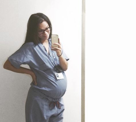 Pregnant Nurse Scrubs, Pregnant Doctor In Scrubs, Residency Interview, Nursing Goals, Pregnant Nurse, Nurse Inspiration, Nurse Aesthetic, Med School Motivation, Scrubs Outfit