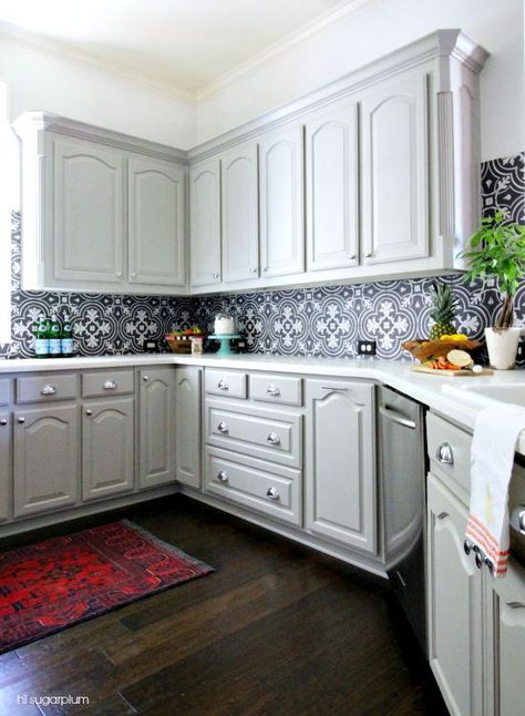 12 Gorgeous and Bright Light Gray Kitchens - A roundup of beautiful light gray kitchen cabinets to inspire your kitchen renovation! www.tableandhearth.com Cathedral Cabinets, Grey Kitchen Table, Gray Kitchens, Light Grey Kitchen Cabinets, Light Grey Kitchens, Ikea Kitchen Remodel, Light Gray Cabinets, Mindful Gray, Budget Kitchen Remodel