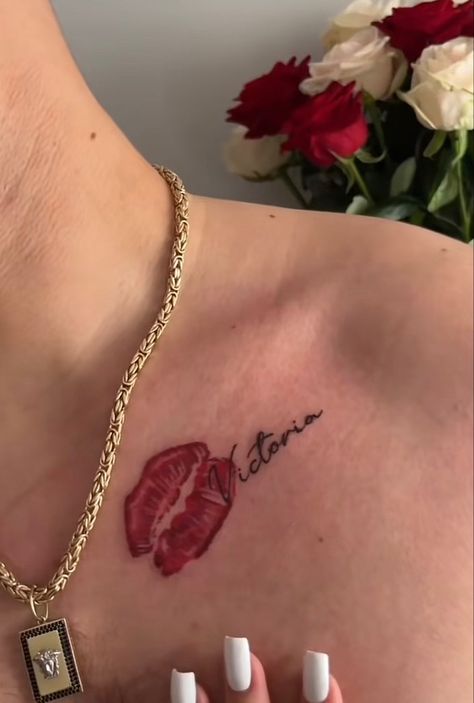 Red Tattoo Collar Bone, Red Kiss Tattoo On Neck, Kiss Mark Tattoo On Neck, Kiss Tattoo Women, Kiss Tattoo On Collar Bone, Heart Tattoo Collar Bone, Kiss Tattoo Men, Red Heart Tattoo On Chest, Girlfriend Eyes Tattoo