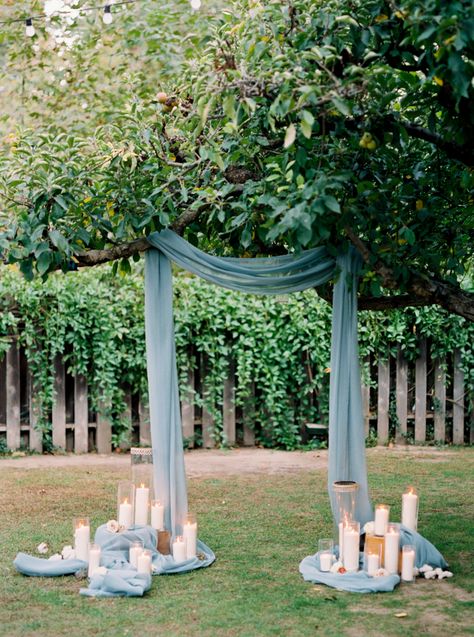 wedding ceremonies - photo by Dennis Roy Coronel https://ruffledblog.com/copper-blue-rancho-las-lomas-wedding-inspiration Light Blue Wedding Colors, Backdrop Simple, Rustic Wedding Decorations, Wedding Ceremony Ideas, Light Blue Wedding, Wedding Ceremony Backdrop, Wedding Colors Blue, Photo Candles, Outdoor Wedding Decorations