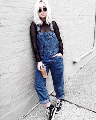 Vans Sk8 Hi Outfit Woman, Vans Sk8 Hi Outfit, Sk8 Hi Outfit, Styling Overalls, Street Style Sporty, Thread Ideas, Vans Outfits, Vans Outfit, Overall Outfit