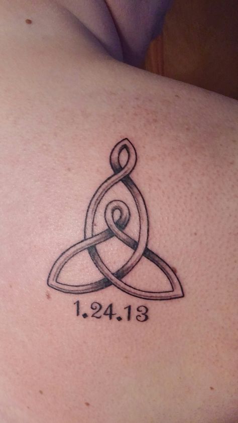 My new ink! Mother and son Celtic sign with his birthday!                                                                                                                                                                                 More Celtic Name Tattoos, Celtic Mother Son Tattoo, Celtic Symbol For Mother And Son, Son Symbol Tattoo, Mother Son Symbol, Celtic Mother Tattoos, Mom Son Tattoo, Tattoo Ideas For Moms, Son Tattoos