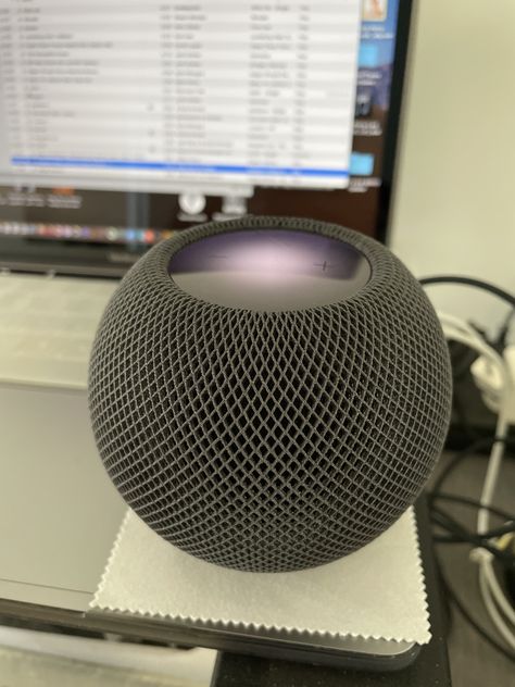 HomePod mini. #homepodmini Mini Speaker Aesthetic, Homepod Mini Aesthetic, Apple Home Pod, Apple Home Pod Mini, Home Pod, Ipod Nano 3rd Generation, Homepod Mini, Apple Computers, Pod House