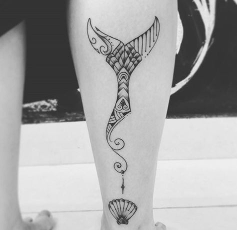 Mermaid Tattoo Beach Tats, Mermaid Tail Tattoo, Tail Tattoo, Tattoo Mermaid, Seashell Tattoos, Tattoo Beautiful, Tattoos Mandala, Theme Tattoo, Skeleton Hand Tattoo